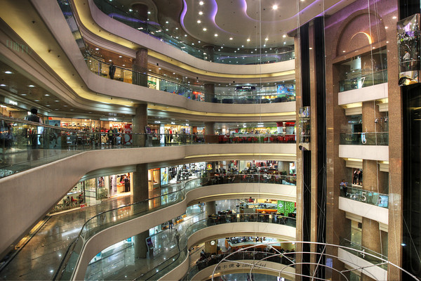 File:HK night 銅鑼灣 mall 香港時代廣場 Times Square 3rd floor shop